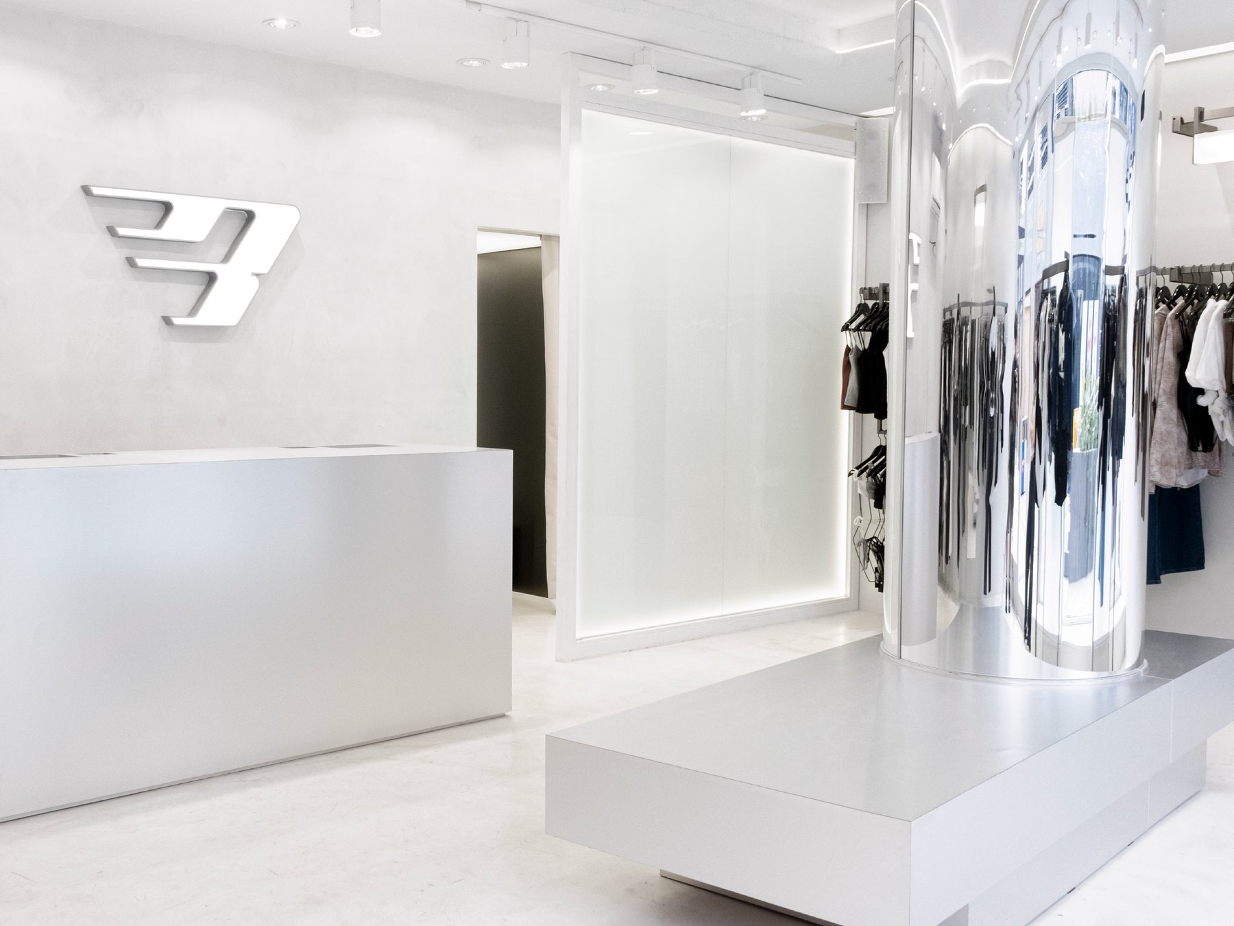 Top White Retail